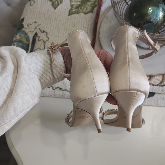 Jewel Badgley Mischka Dash Ankle Strap Kitten Heel NWOT - Picture 7 of 8